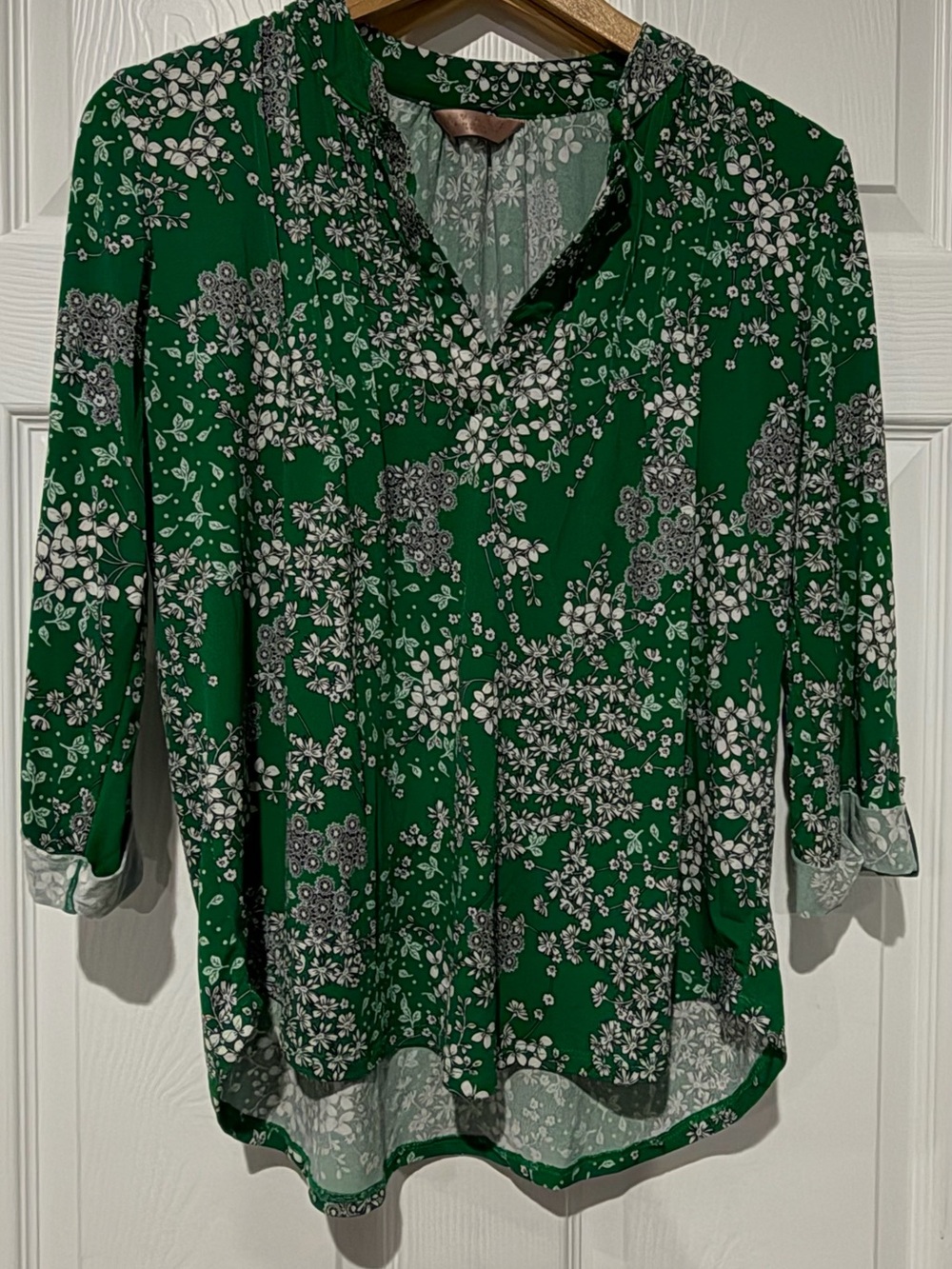 Women's Green Floral V-Neck Blouse with 3/4 Sleeves